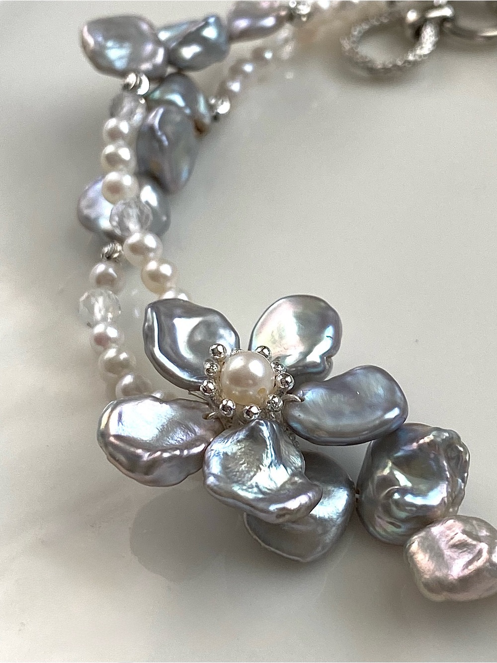 B182-Handmade High Quality Petal Pearl Flowrer And Baby Pearl Braided Bracelet - Picture 7 of 12